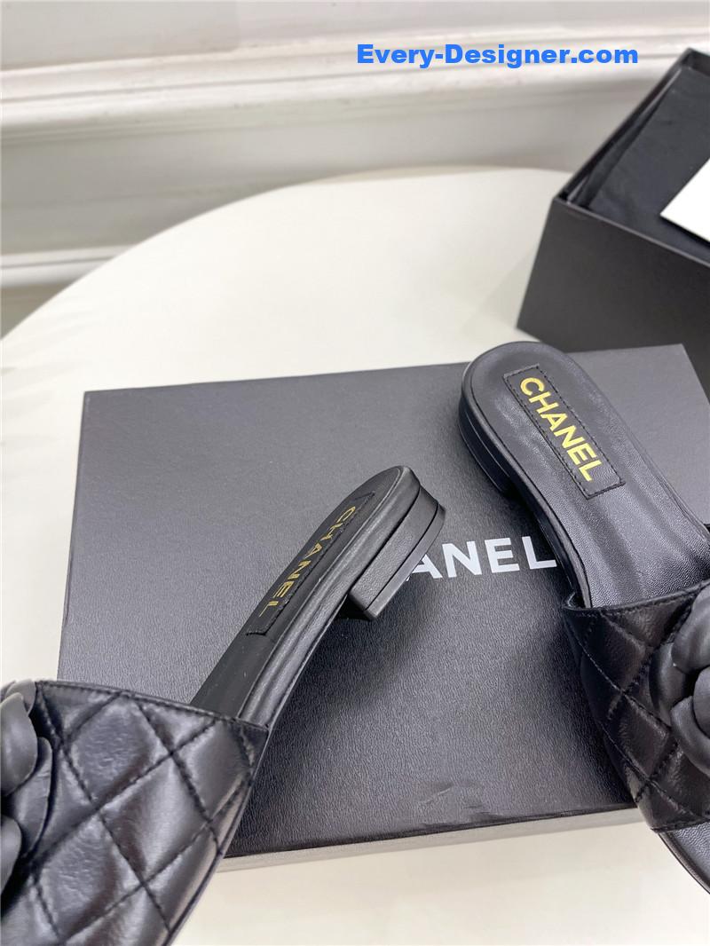 CC counter classic camellia slippers