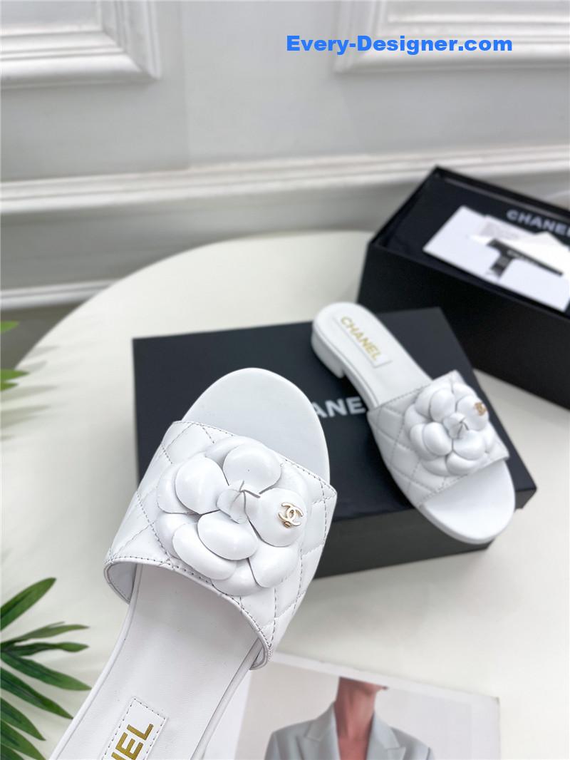 CC counter classic camellia slippers