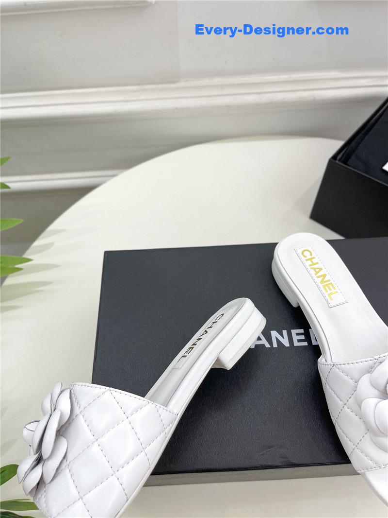 CC counter classic camellia slippers