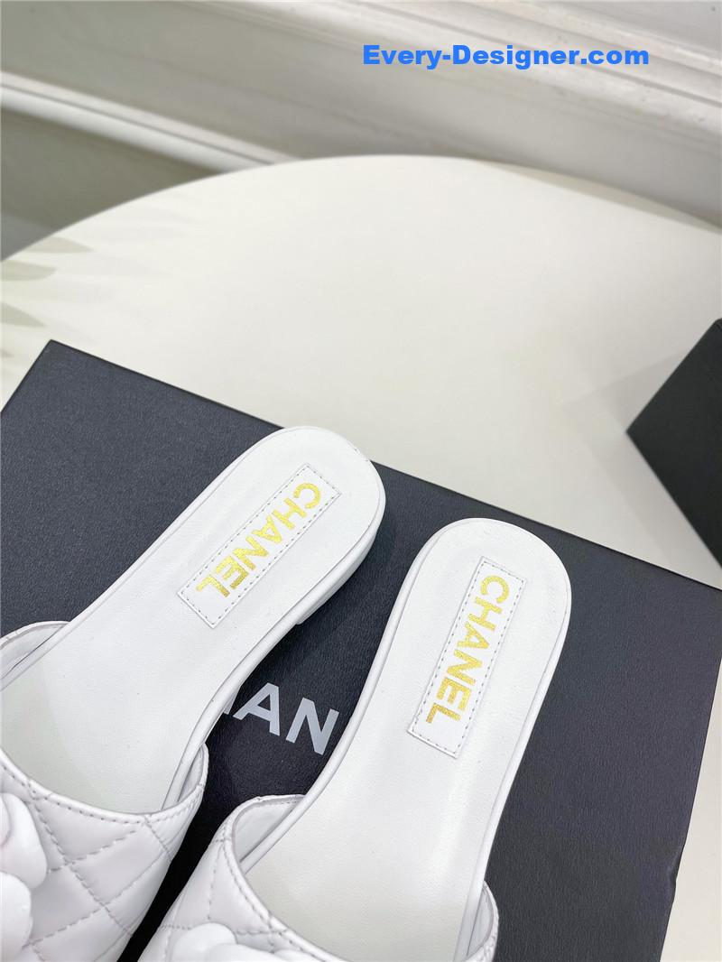 CC counter classic camellia slippers