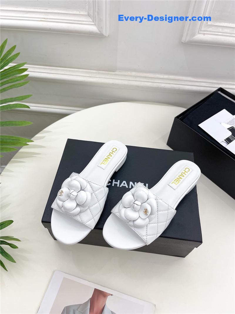 CC counter classic camellia slippers