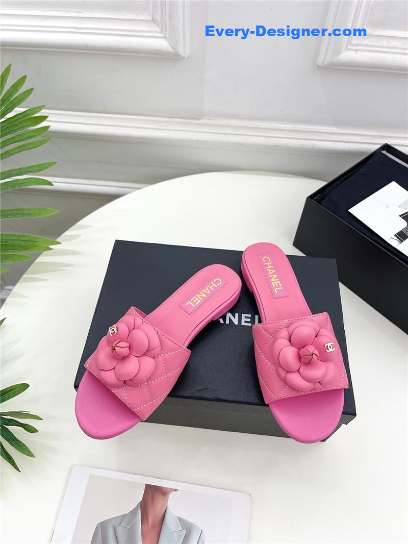 CC counter classic camellia slippers