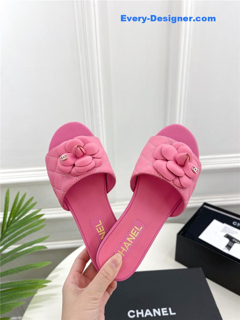 CC counter classic camellia slippers