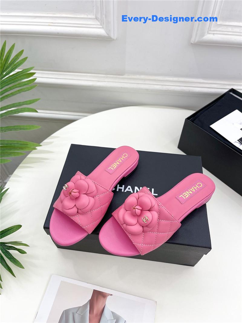 CC counter classic camellia slippers