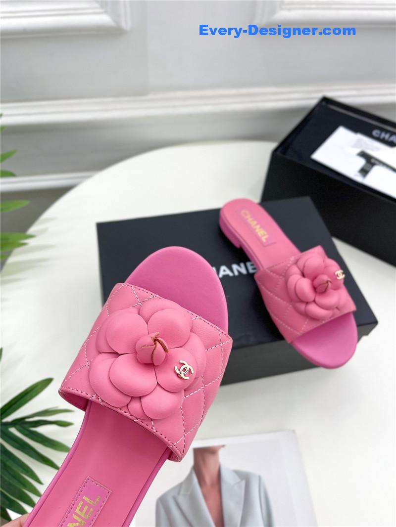 CC counter classic camellia slippers