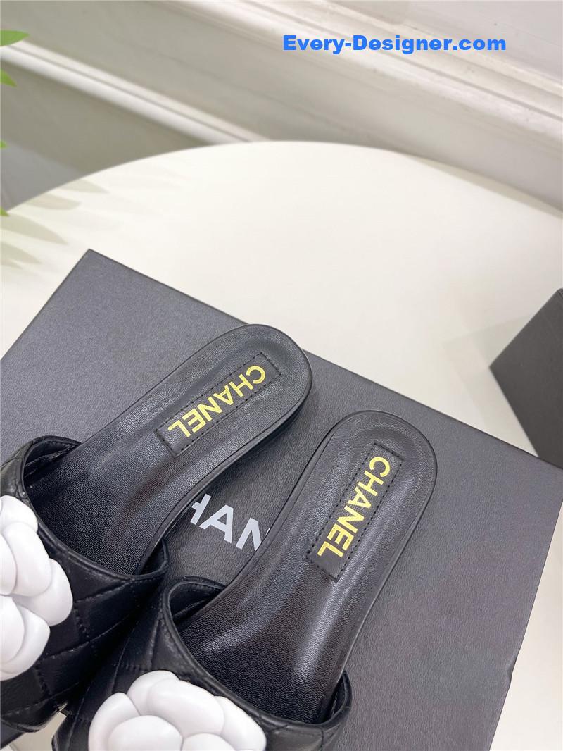 CC counter classic camellia slippers