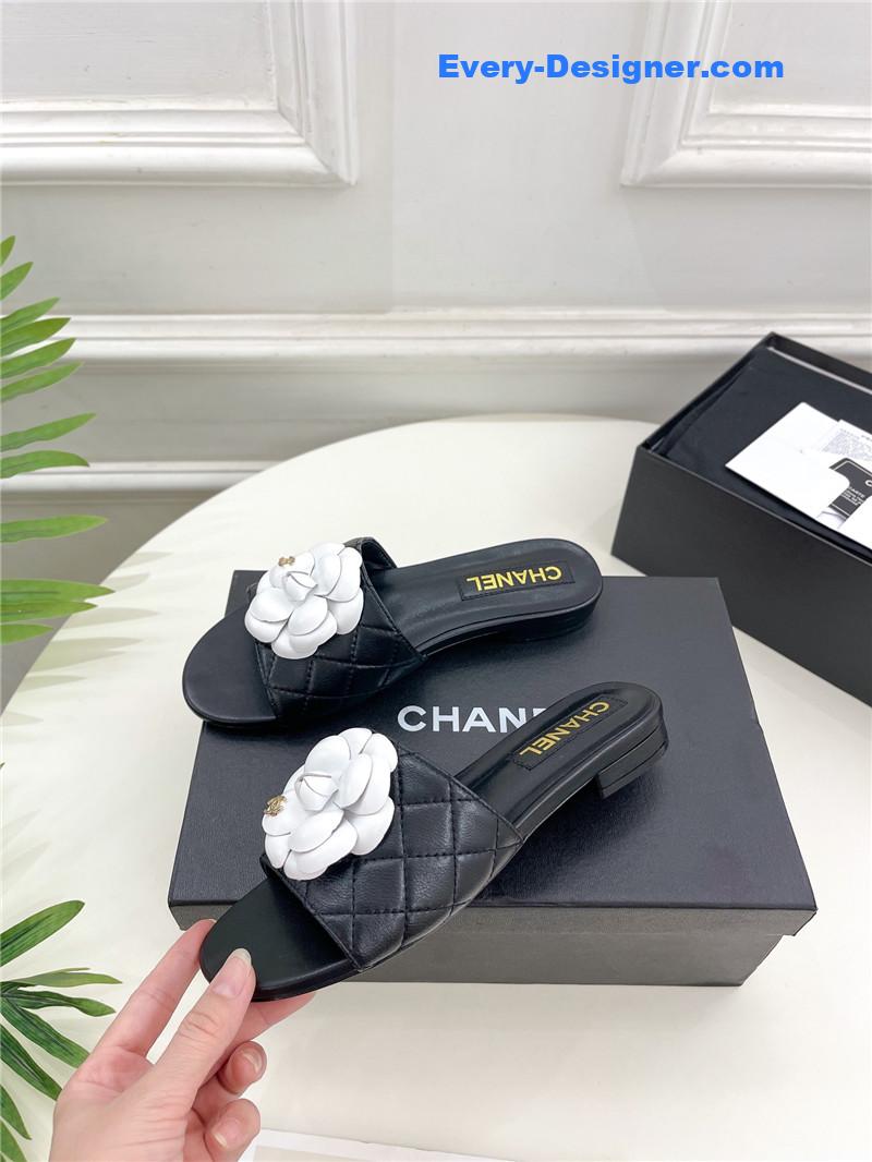 CC counter classic camellia slippers