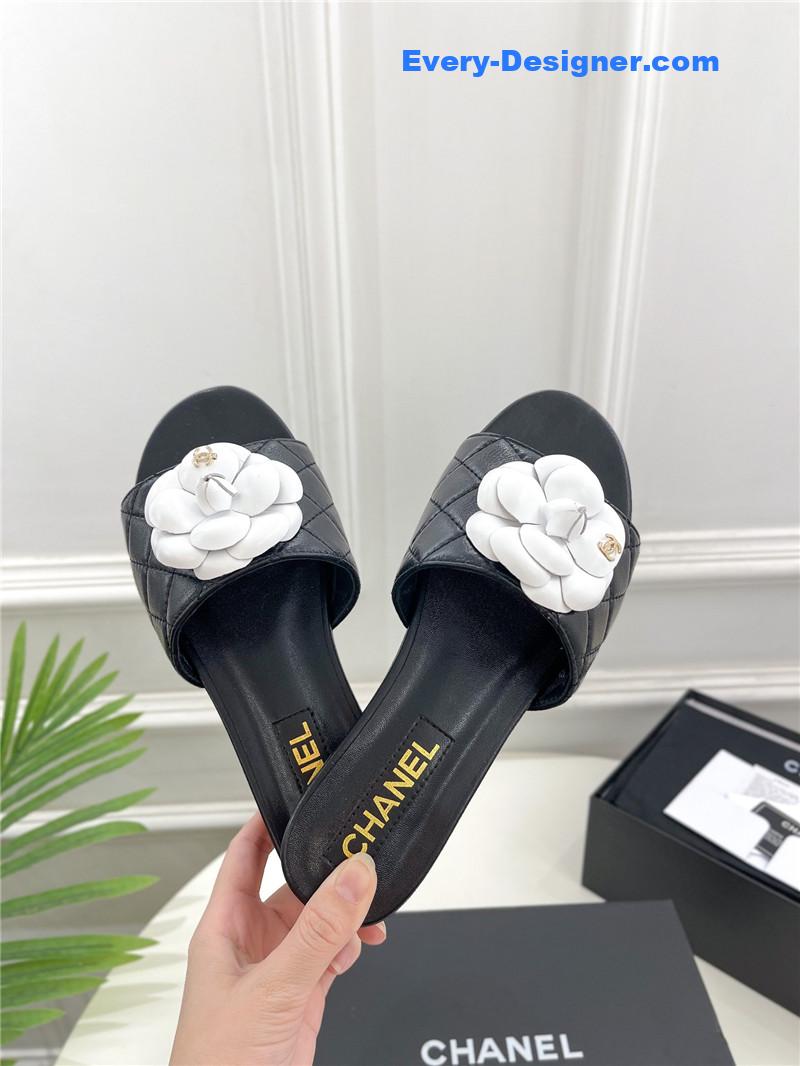 CC counter classic camellia slippers
