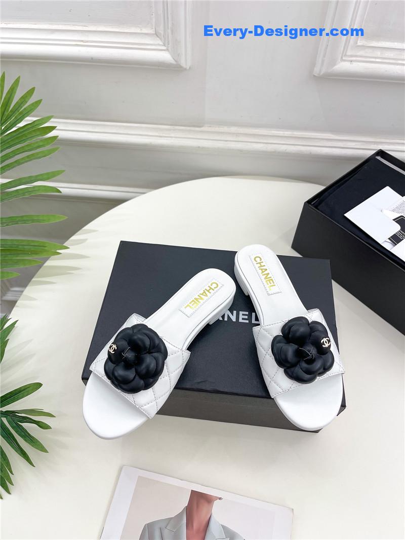 CC counter classic camellia slippers