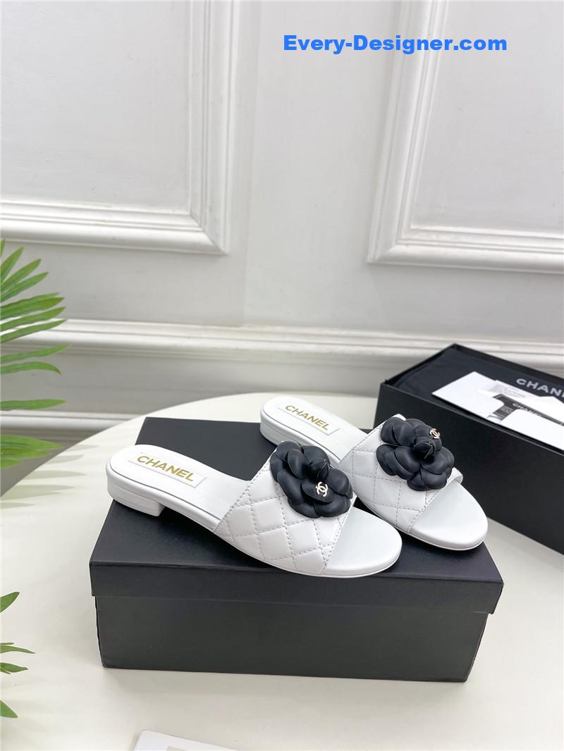 CC counter classic camellia slippers