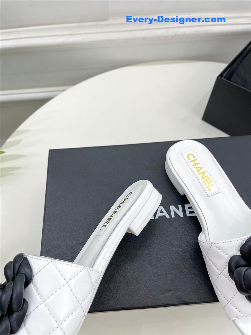 CC counter classic camellia slippers