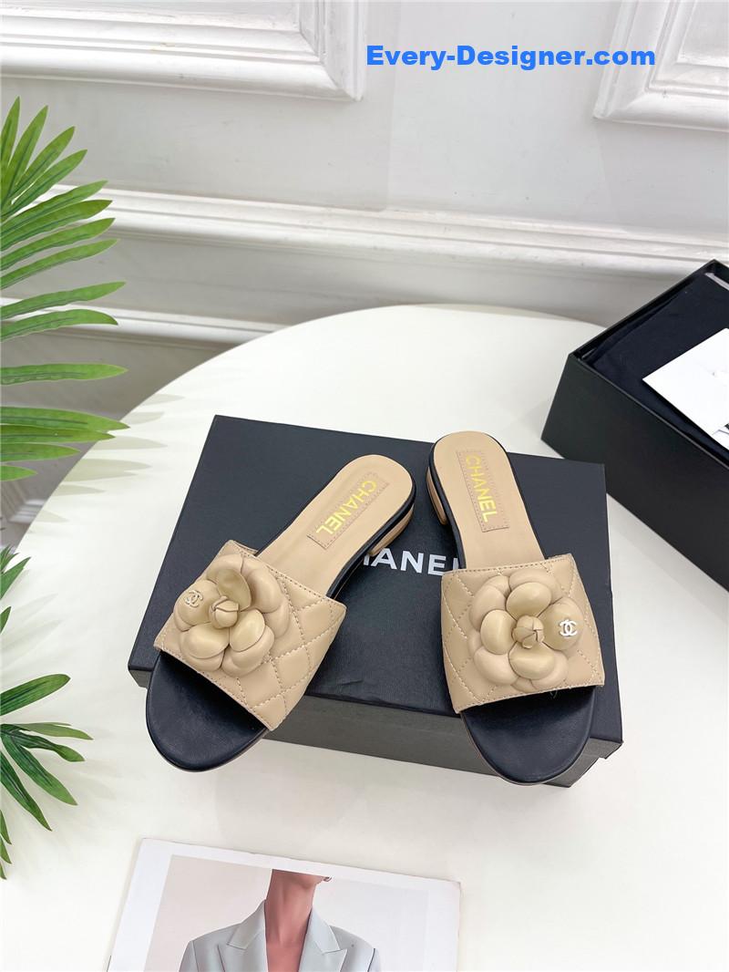 CC counter classic camellia slippers
