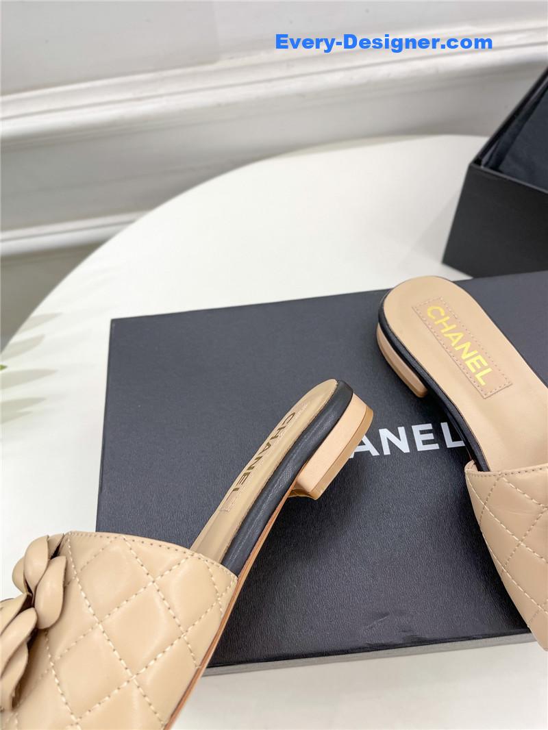 CC counter classic camellia slippers