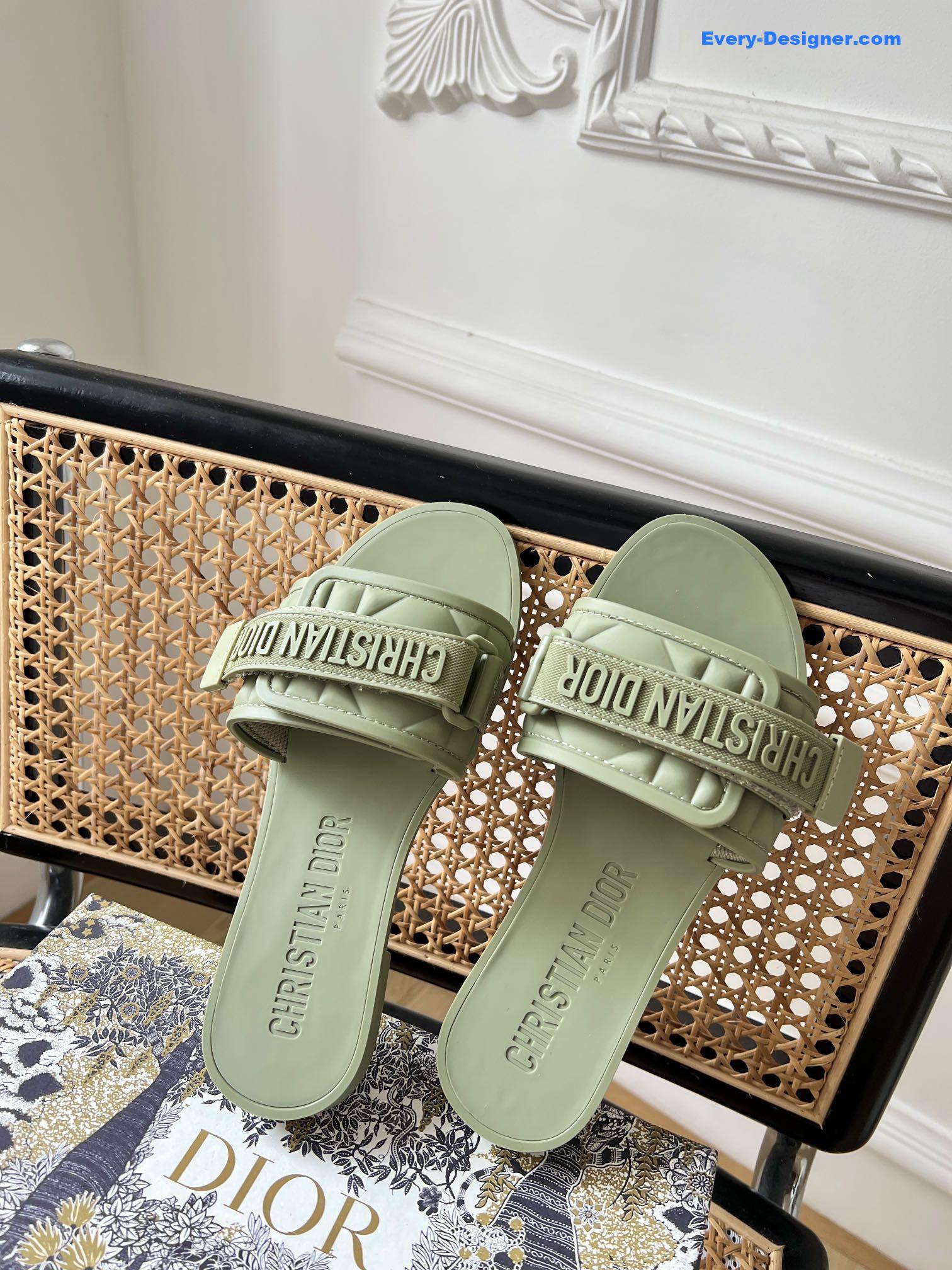 D10r velcro slippers