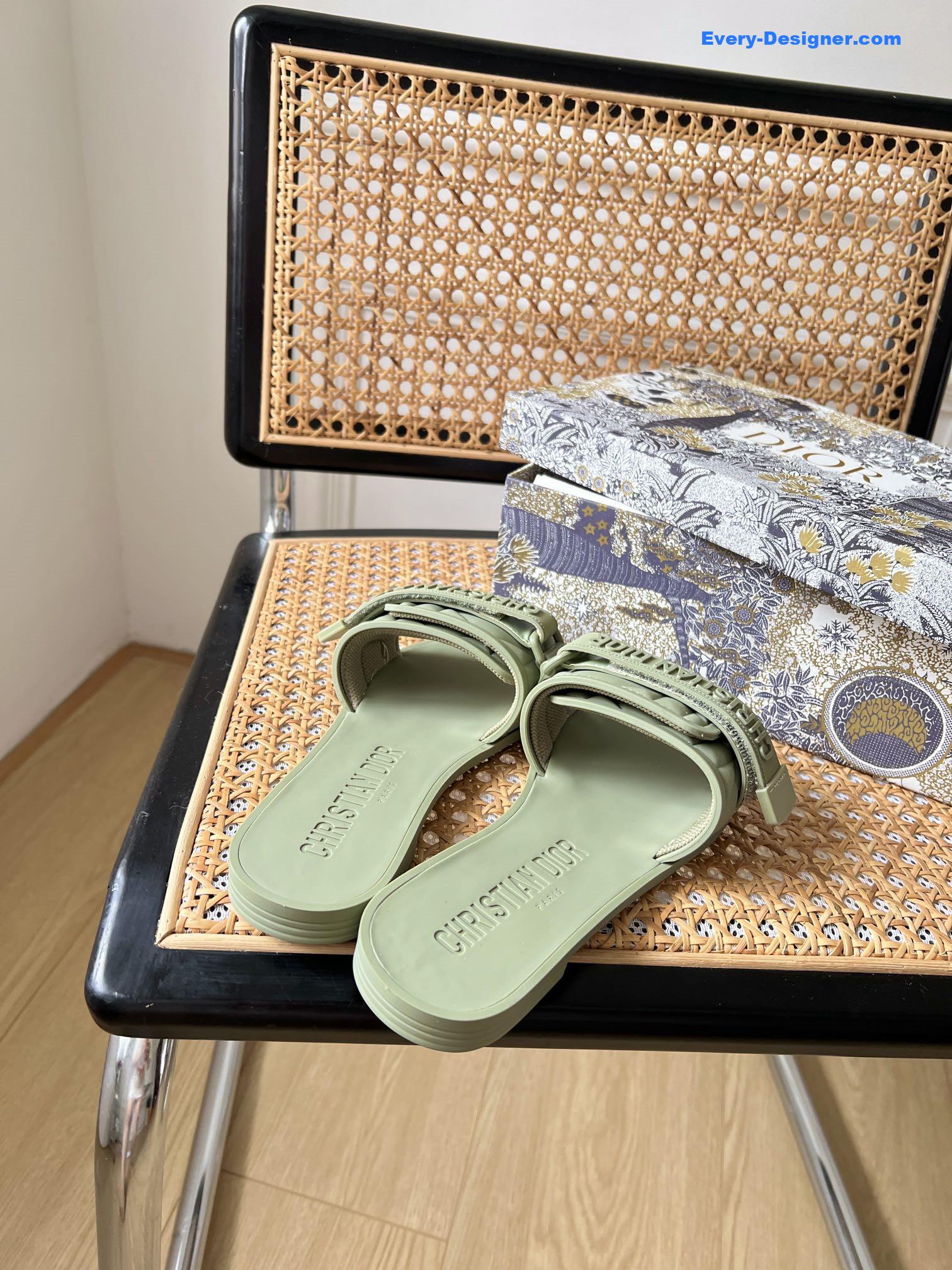 D10r velcro slippers