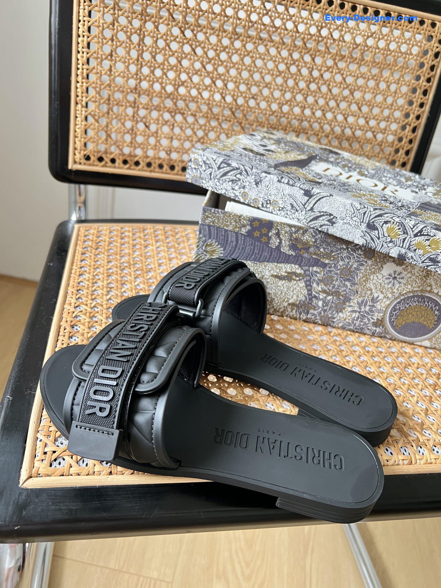 D10r velcro slippers