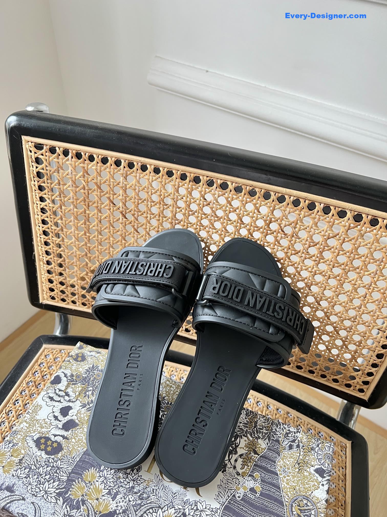 D10r velcro slippers