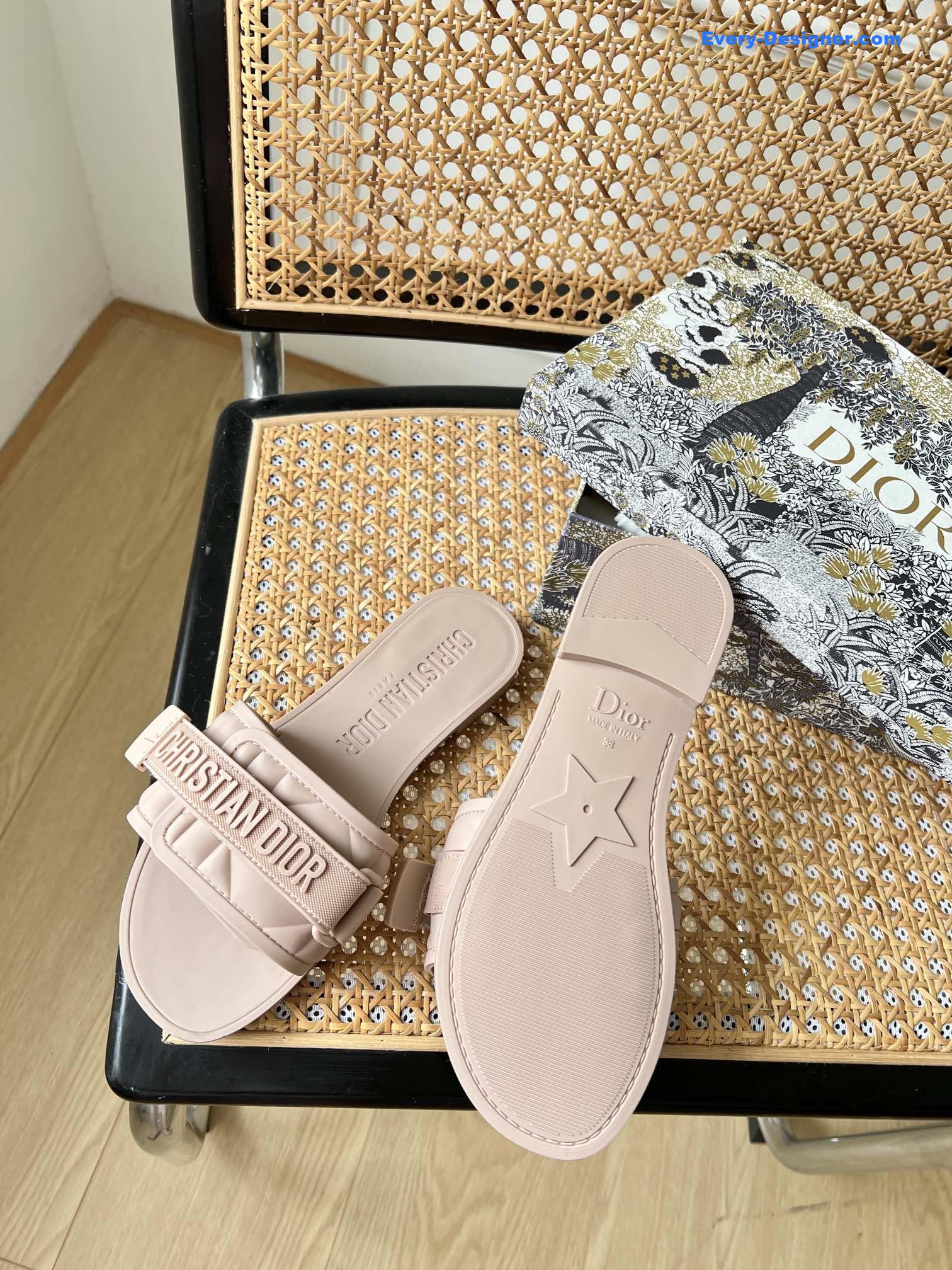 D10r velcro slippers