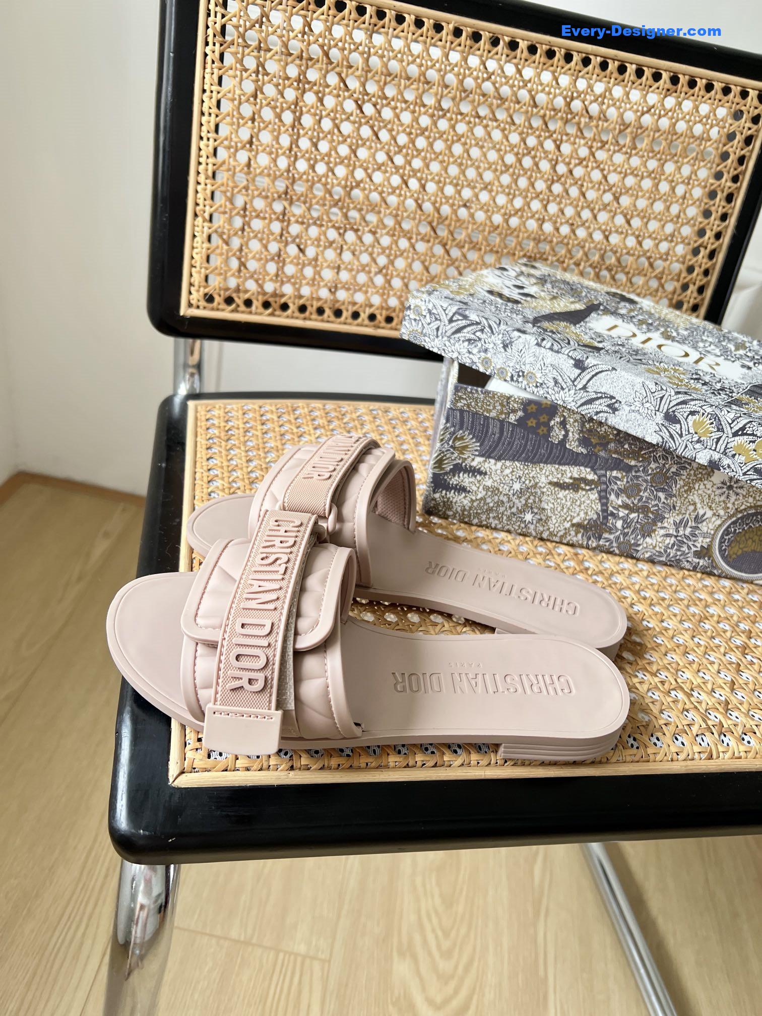 D10r velcro slippers