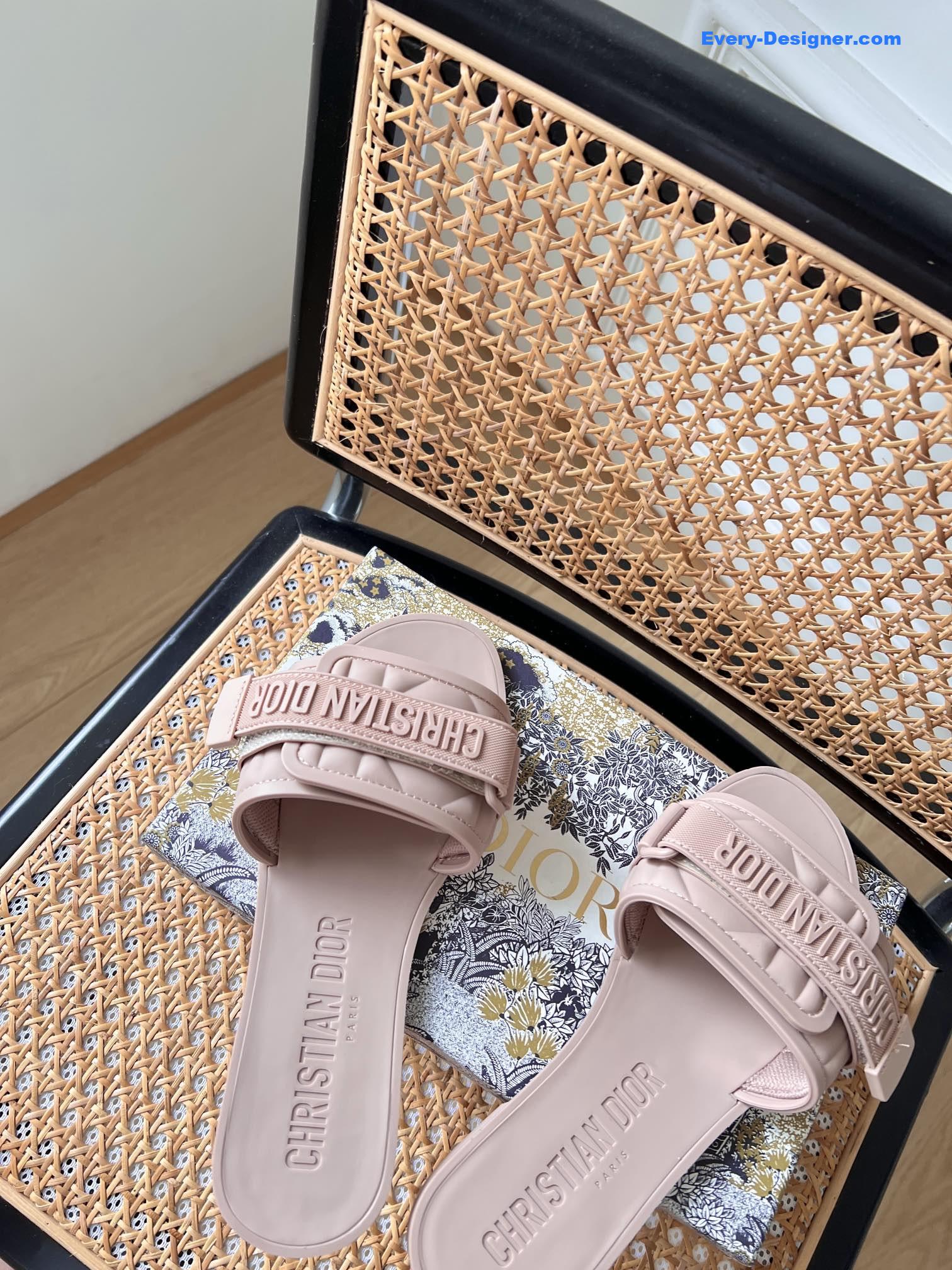 D10r velcro slippers