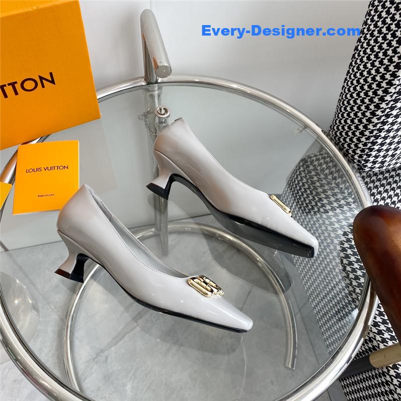 l0vis Vvtt0n lv chain kitten heel square toe shoes