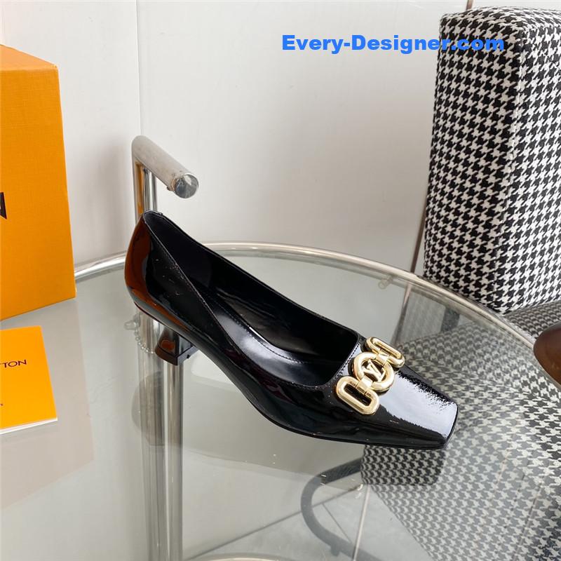 l0vis Vvtt0n lv chain kitten heel square toe shoes