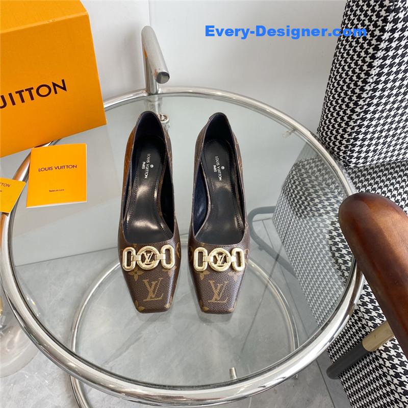 l0vis Vvtt0n lv chain kitten heel square toe shoes