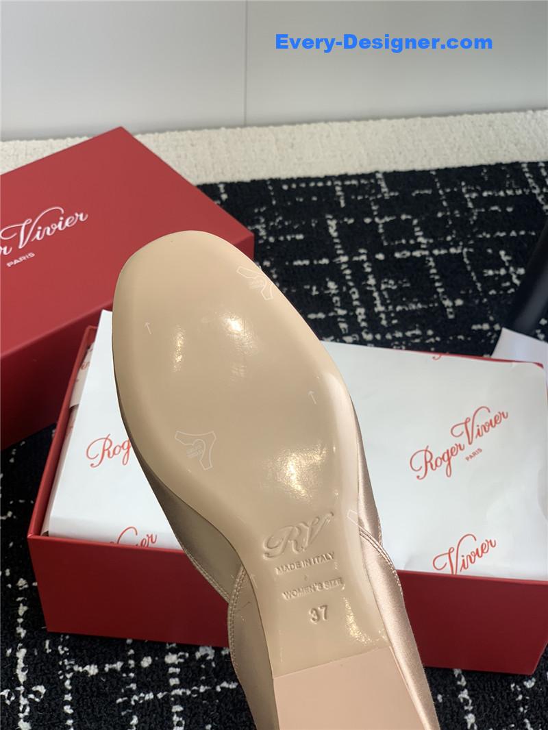 Roger vivier hollow silk satin diamond buckle flat shoes