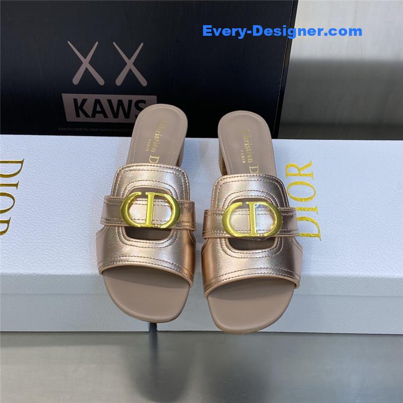 D10r cd letter metal logo flat hollow sandals