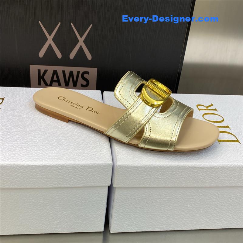 D10r cd letter metal logo flat hollow sandals