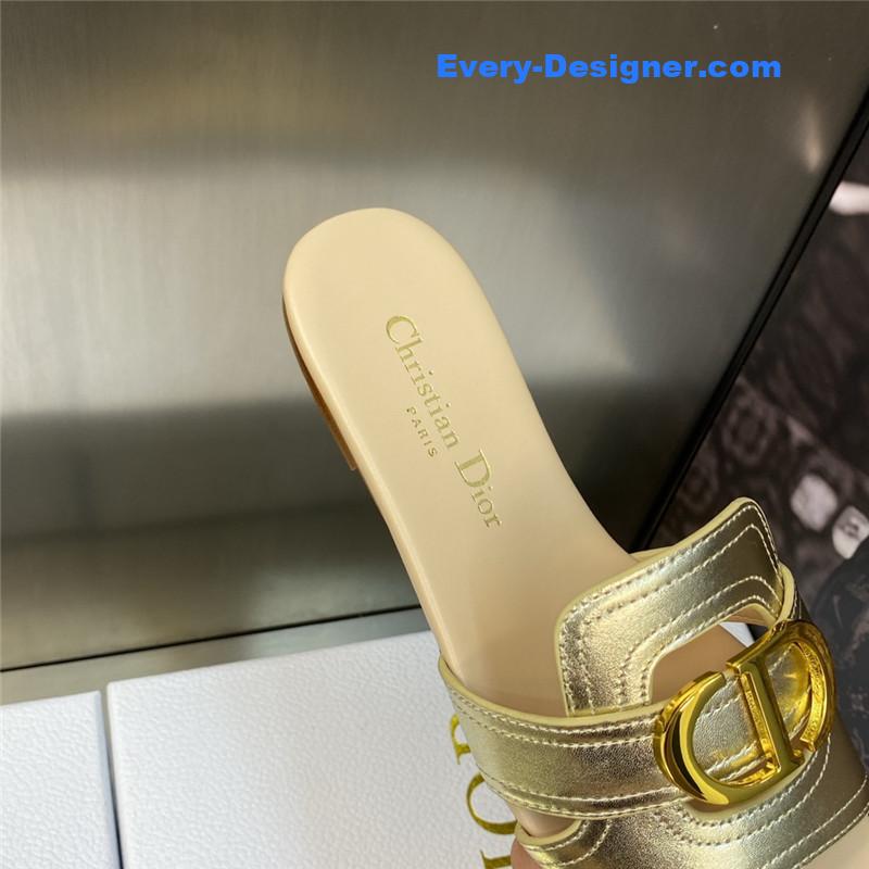 D10r cd letter metal logo flat hollow sandals