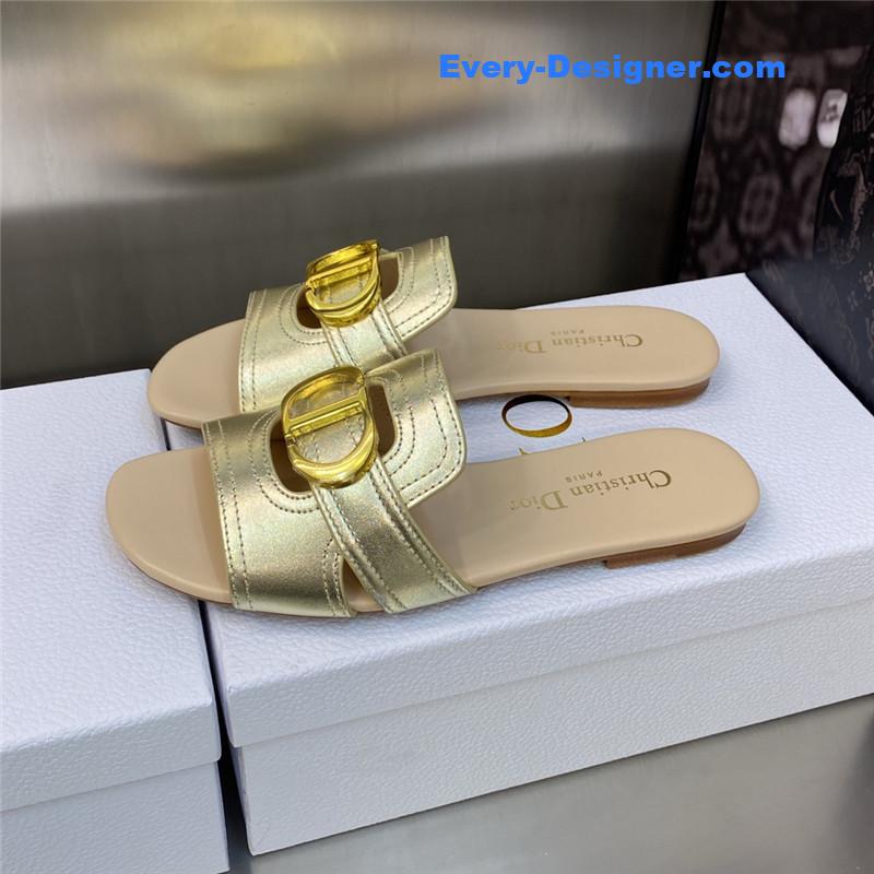 D10r cd letter metal logo flat hollow sandals