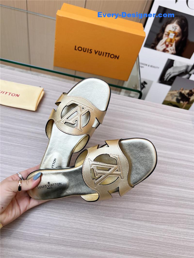 l0vis Vvtt0n lv milan fashion week catwalk slippers