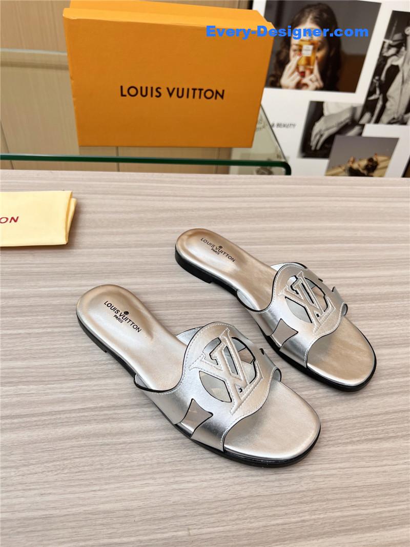 l0vis Vvtt0n lv milan fashion week catwalk slippers