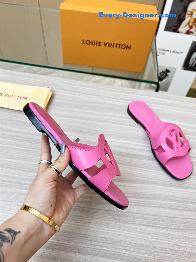 l0vis Vvtt0n lv milan fashion week catwalk slippers