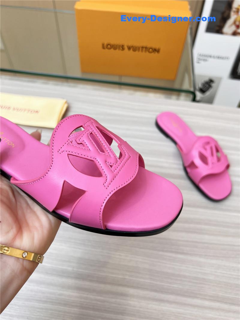 l0vis Vvtt0n lv milan fashion week catwalk slippers