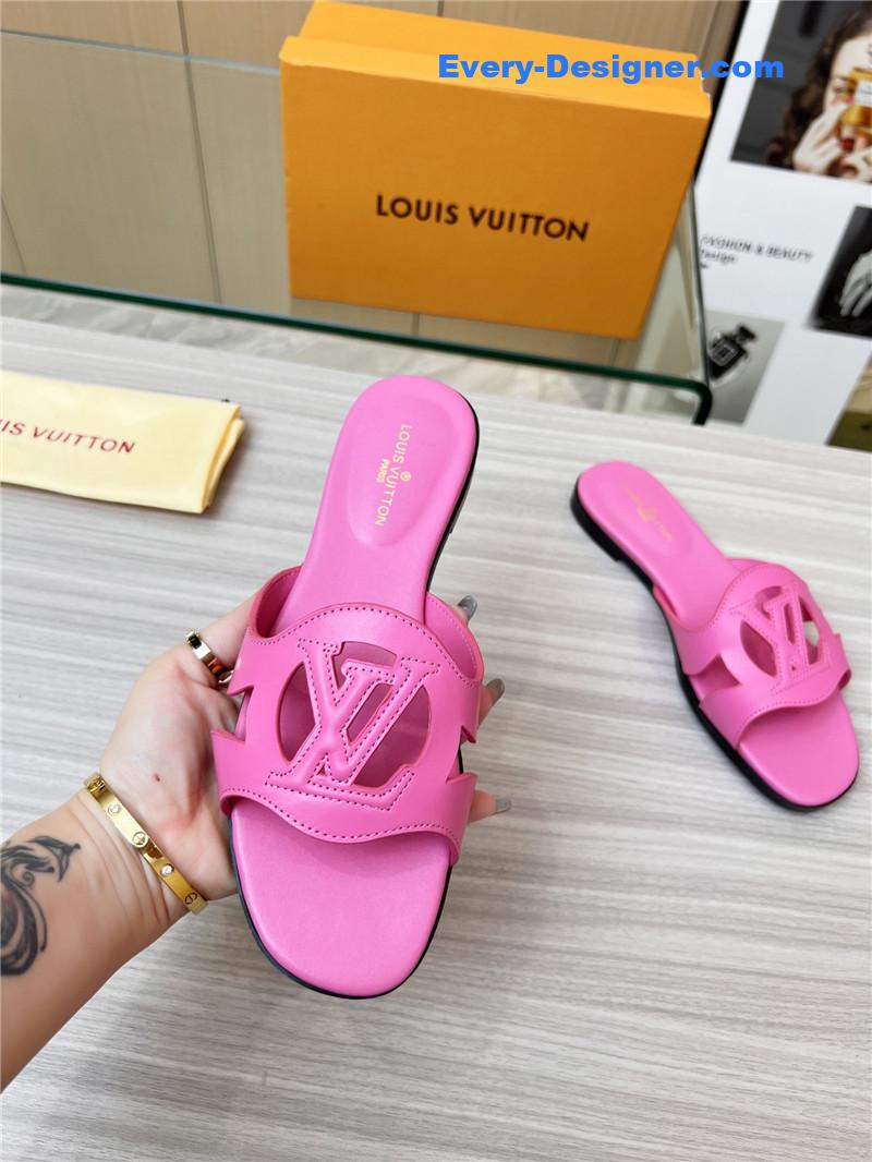 l0vis Vvtt0n lv milan fashion week catwalk slippers