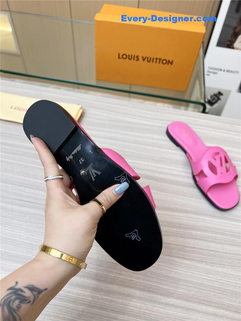 l0vis Vvtt0n lv milan fashion week catwalk slippers