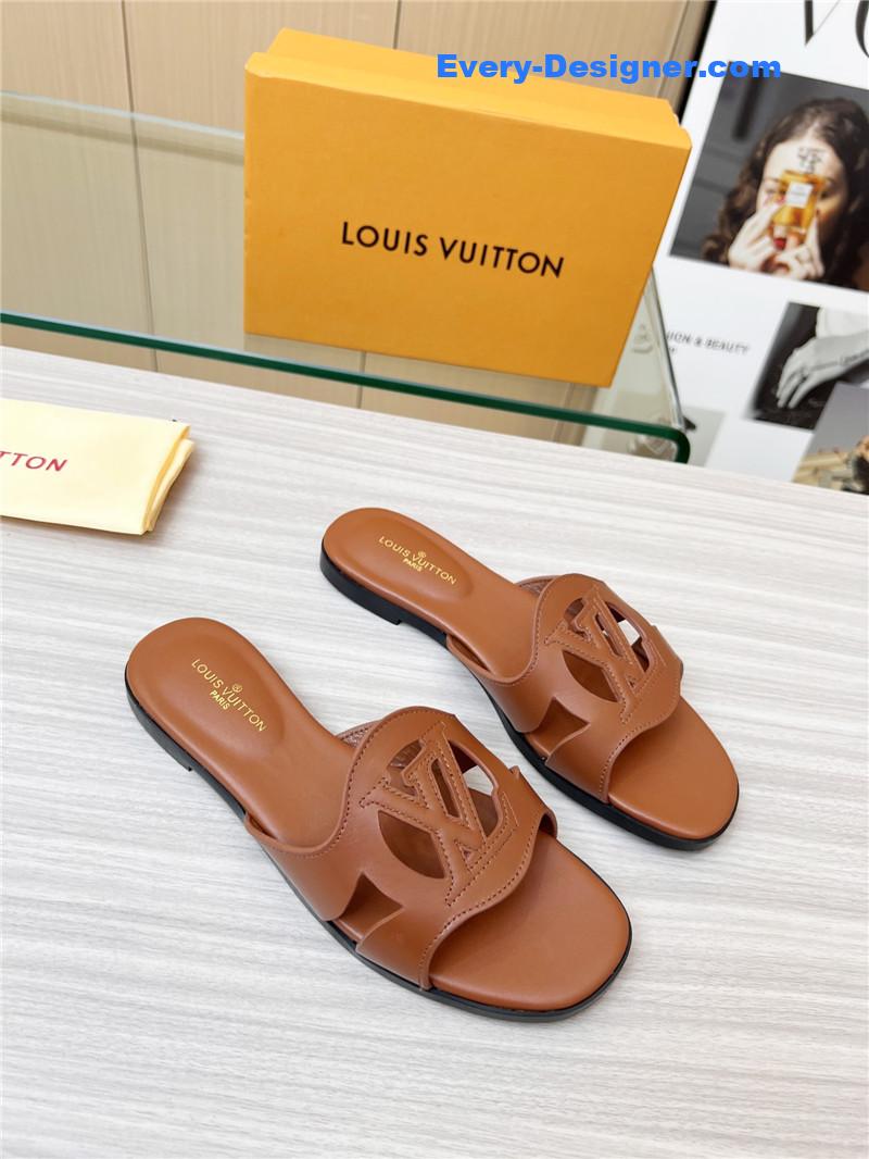 l0vis Vvtt0n lv milan fashion week catwalk slippers
