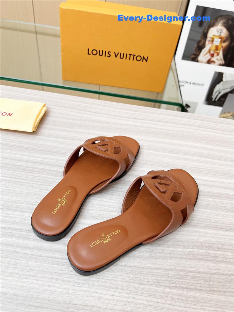 l0vis Vvtt0n lv milan fashion week catwalk slippers