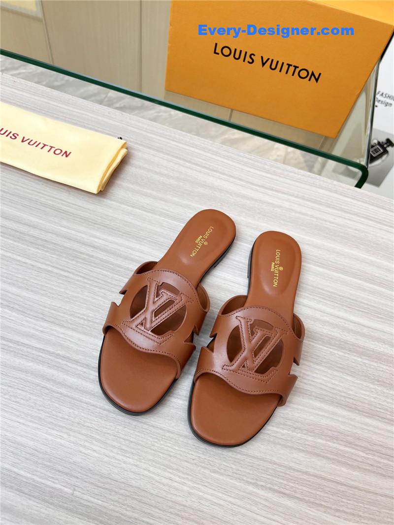 l0vis Vvtt0n lv milan fashion week catwalk slippers