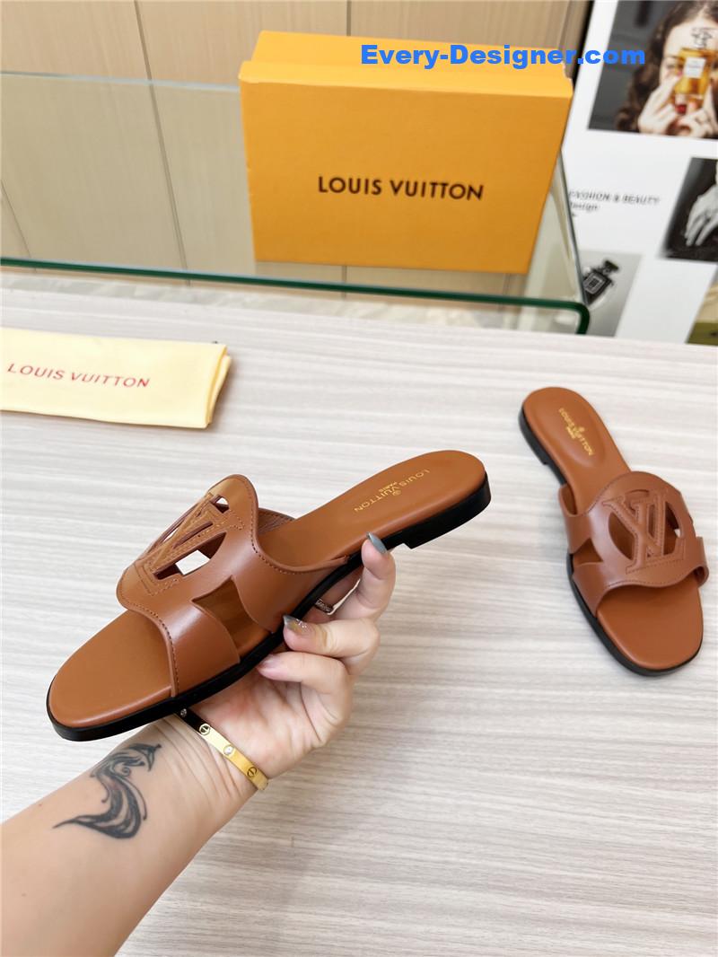 l0vis Vvtt0n lv milan fashion week catwalk slippers