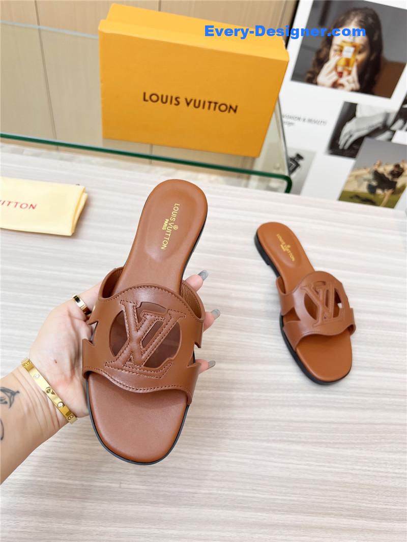 l0vis Vvtt0n lv milan fashion week catwalk slippers