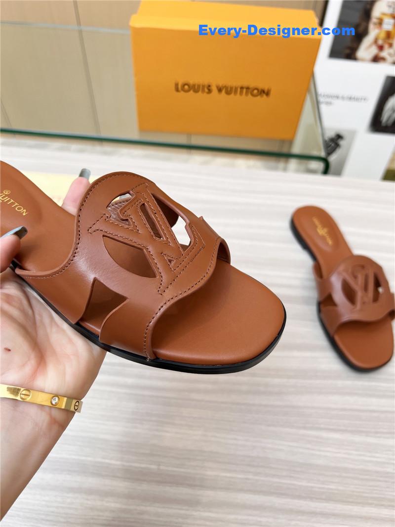 l0vis Vvtt0n lv milan fashion week catwalk slippers