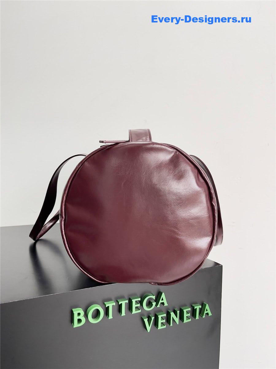 b0tt*ga Ven*ta wine red leather travel bag
