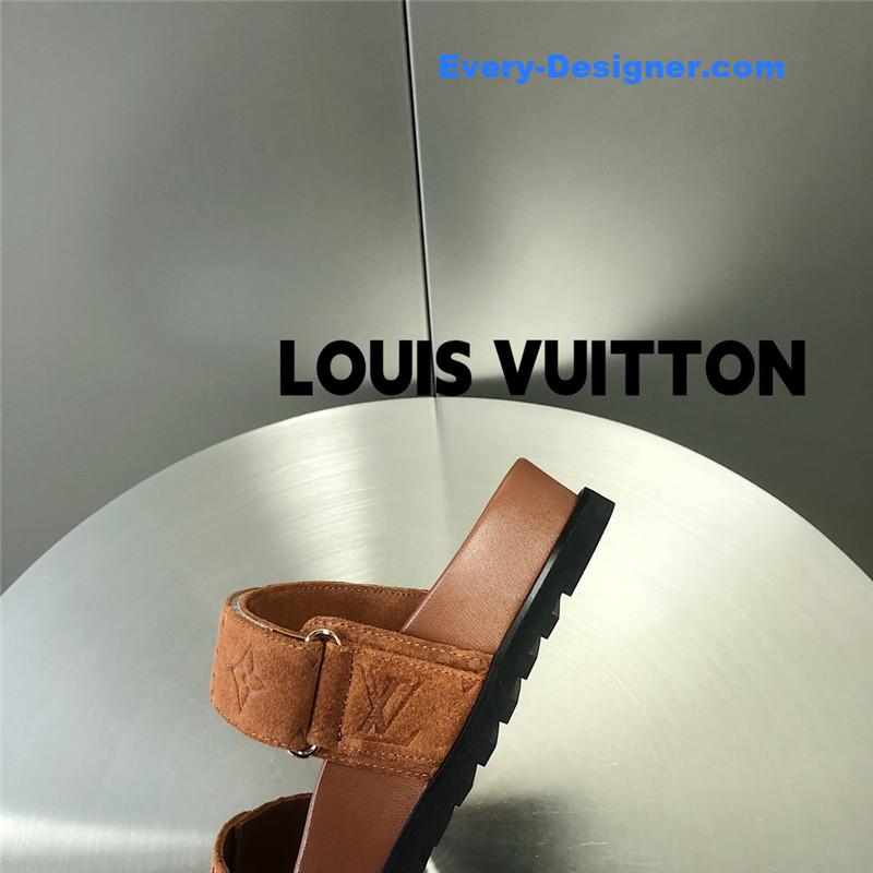 l0vis Vvtt0n lv metal buckle logo platform slippers