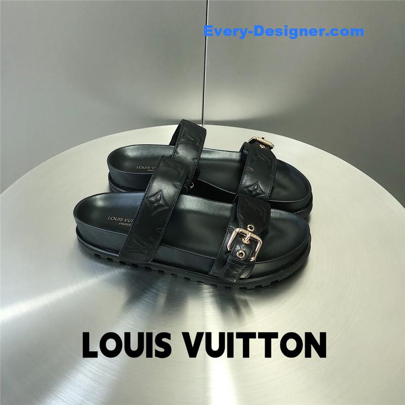 l0vis Vvtt0n lv metal buckle logo platform slippers