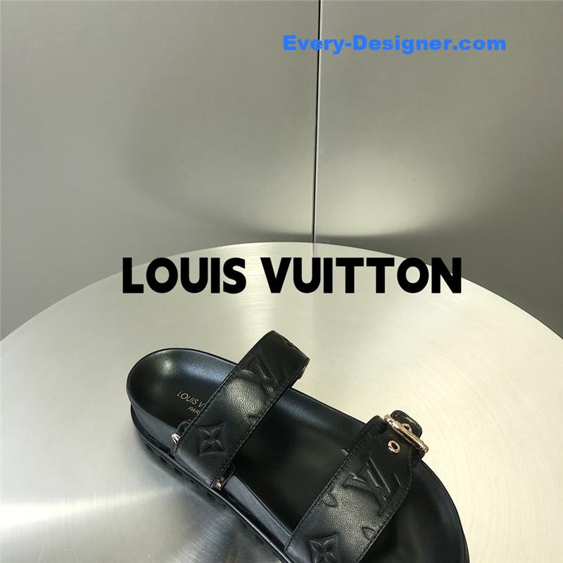 l0vis Vvtt0n lv metal buckle logo platform slippers