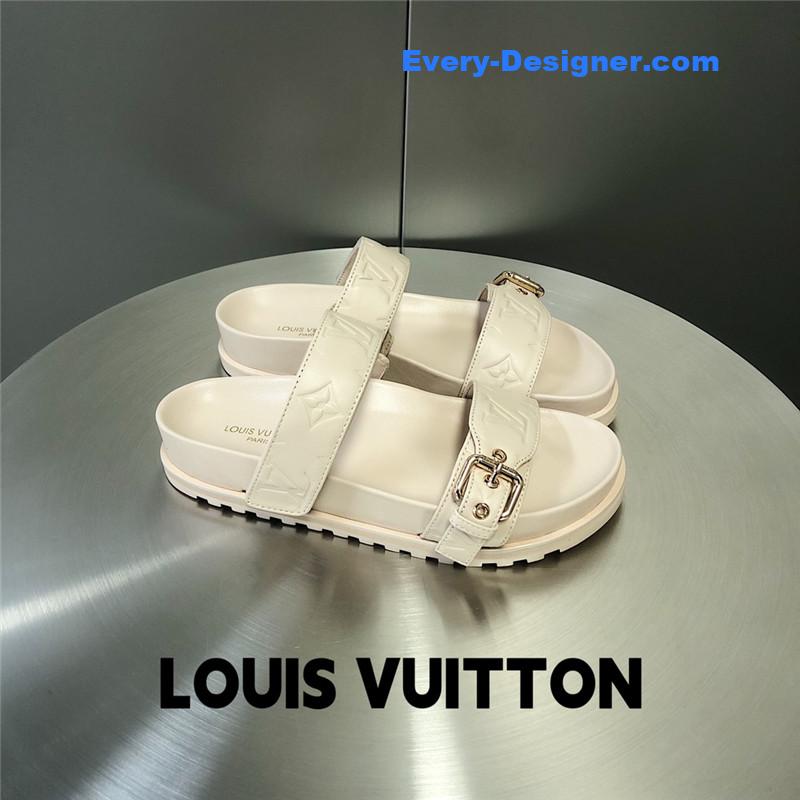 l0vis Vvtt0n lv metal buckle logo platform slippers