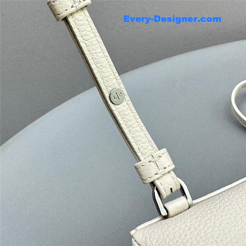 L0r0 P1ana extra pocket backpack